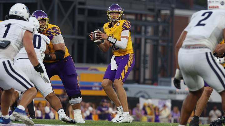 Tennessee Tech quarterback Jax Leatherwood (12) Tennessee Tech quarterback Jax Leatherwood (12)