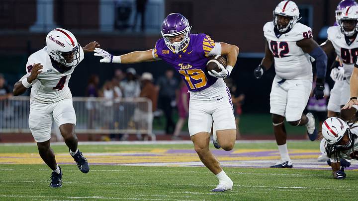 Tennessee Tech wide receiver Gabe Nunez (19) Tennessee Tech wide receiver Gabe Nunez (19)