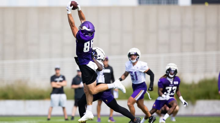 Johnny Mundt (85) jumping up and making a catch at Vikings training camp Johnny Mundt (85) jumping up and making a catch at Vikings training camp