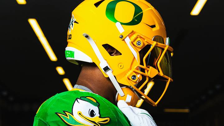The Oregon Ducks' Week 1 uniform combination. The Oregon Ducks' Week 1 uniform combination.