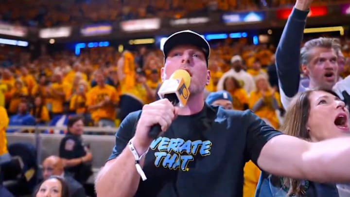 Pat McAfee leads Pacers fans in a ceremonial booing of celebrity Knicks fans.