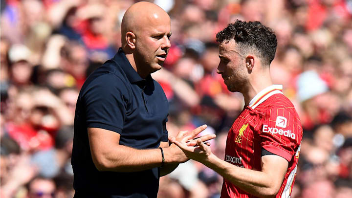 Arne Slot (left) only had one season working with Diogo Jota.