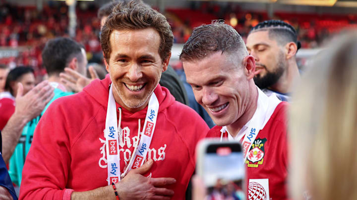 เร็กซ์แฮมอำลาอย่างเศร้าโศกกับฮีโร่ที่ทำให้ได้เลื่อนชั้นติดต่อกัน