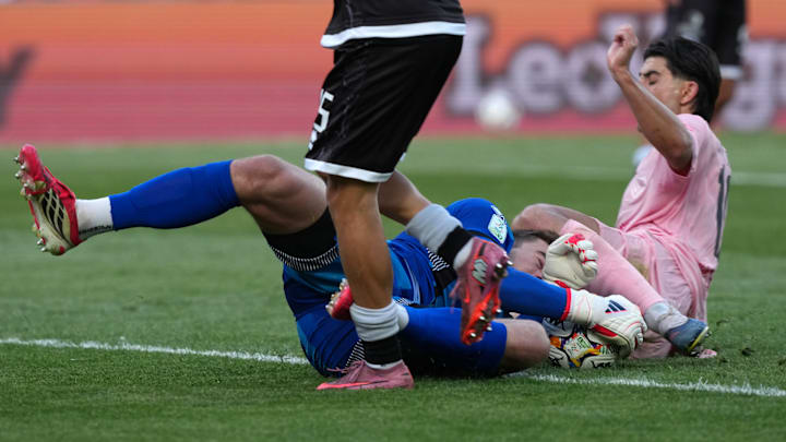 ดาวเด่นทีมชาติสหรัฐฯ ทำลายสถิติความฝันชิงแชมป์โลกด้วยกระดูกคอหัก โปเชตติโน่จะตอบสนองอย่างไร?