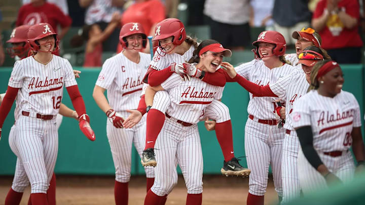 The Alabama Crimson Tide has taken the No.1 spot in Softball America's Rankings.