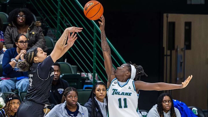Tulane forward Dyllan Hanna plays some D Tulane forward Dyllan Hanna plays some D