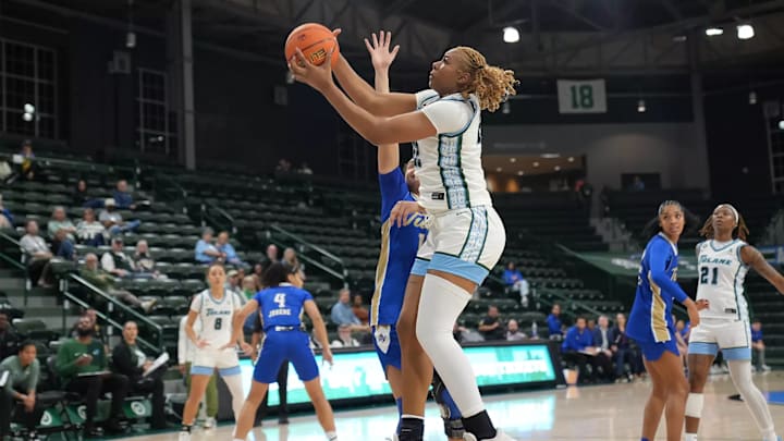 Tulane forward Dyllan Hanna