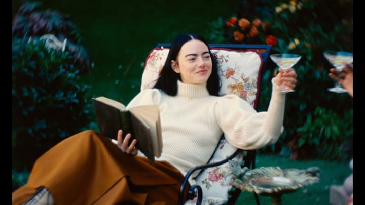 Emma Stone in Poor Things. Photo Courtesy of Searchlight Pictures.© 2023 Searchlight Pictures All Rights Reserved.