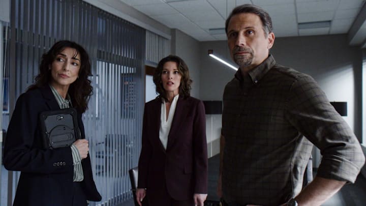 “3 Up, 3 Down” –FBI. Pictured (L-R): Necar Zadegan as Deputy Chief of Station Nikki Reynard, Alana De La Garza as Special Agent in Charge Isobel Castille, and Jeremy Sisto as Assistant Special Agent in Charge Jubal Valentine. Photo: CBS ©2025 CBS Broadcasting, Inc. All Rights Reserved. 
