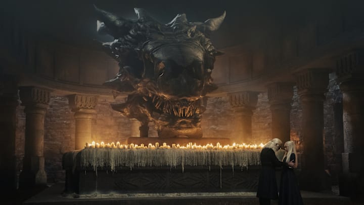 Paddy Considine (Viserys Targaryen), Milly Alcock (Rhaenyra Targaryen), and the skull of Balerion the Black Dread in House of the Dragon season 1.