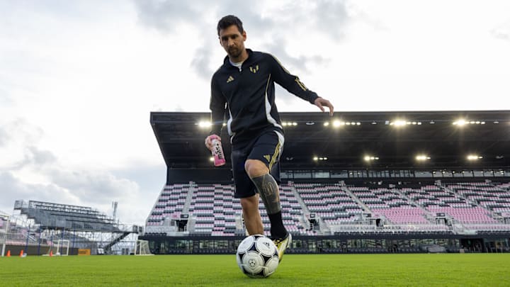 Mas+ by Messi Trick Shot Challenge
