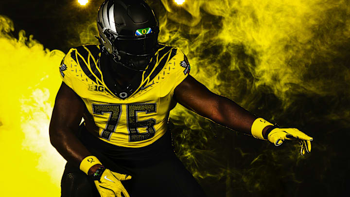 No. 1 Oregon Ducks “Stomp Out Cancer: Heroes” uniform combination for their match-up vs. No. 20 Illinois. Credit: @goducks on “X” (formerly Twitter).