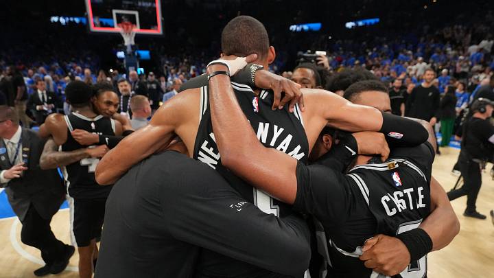 The Spurs celebrate as Western Conference Champions