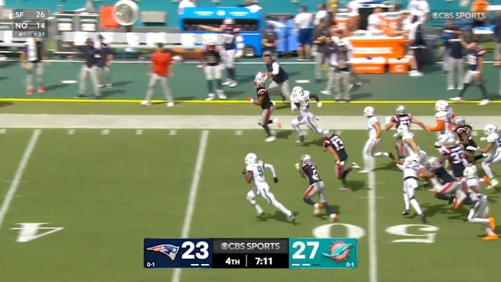 Antonio Gibson took off for an unbelievable kickoff return touchdown against the Dolphins.