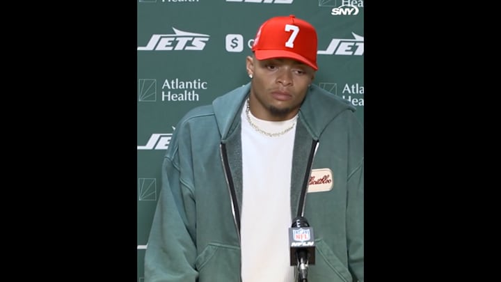 Justin Fields led the Jets to their first win of the season on Sunday.