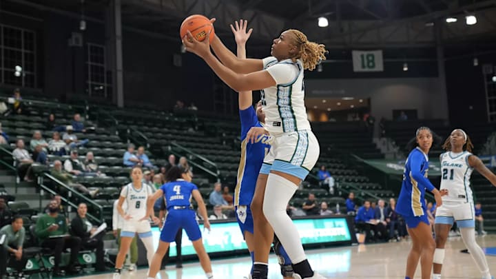 Tulane forward Dyllan Hanna