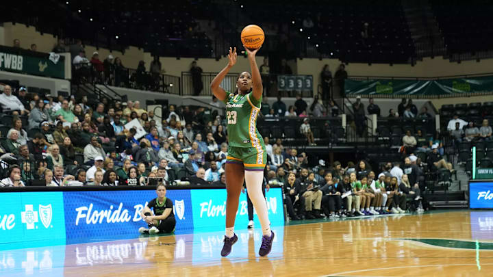 Tulane forward Amira Mabry