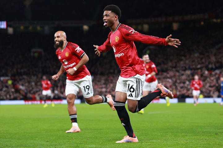 Amad Diallo (right) and Bryan Mbeumo. 阿马德·迪亚洛(右)与布莱恩·姆贝莫并肩作战。