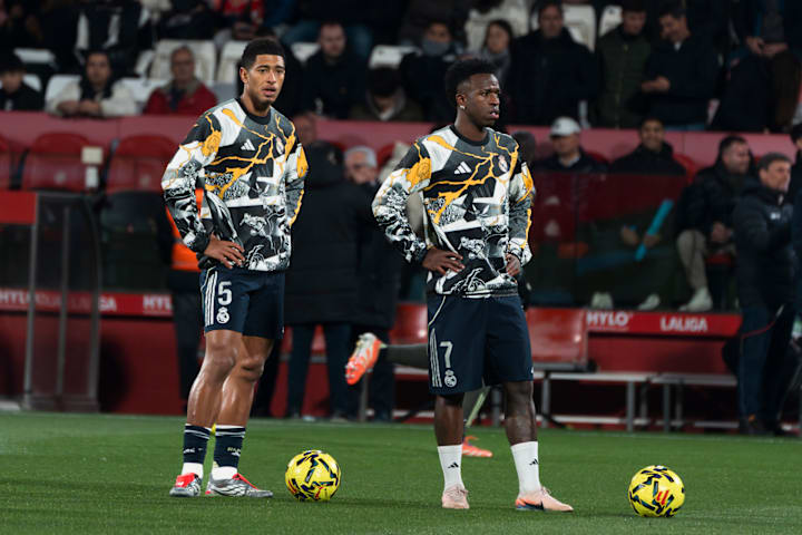 จูด เบลลิงแฮม (ซ้าย) และวินิซิอุส จูเนียร์