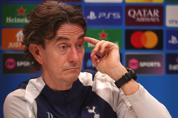 โทมัส แฟรงค์ เกาคิ้ว