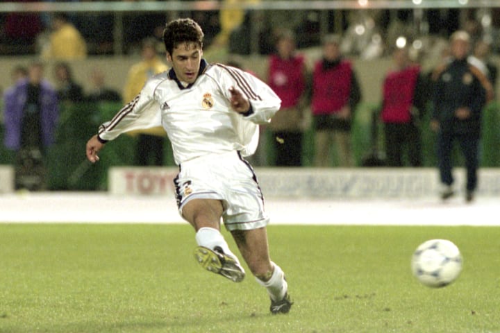 เราอูล กอนซาเลซ ในการแข่งขันให้กับเรอัล มาดริด