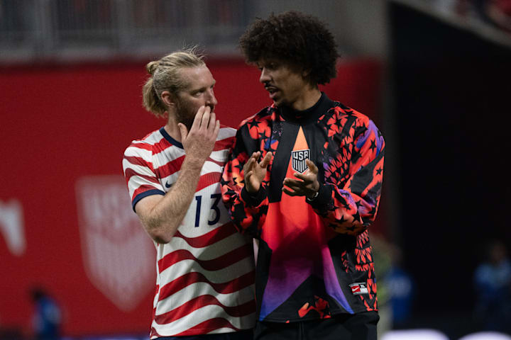 Tim Ream (left) and Chris Richards. ทิม รีม (ซ้าย) และ คริส ริชาร์ดส์