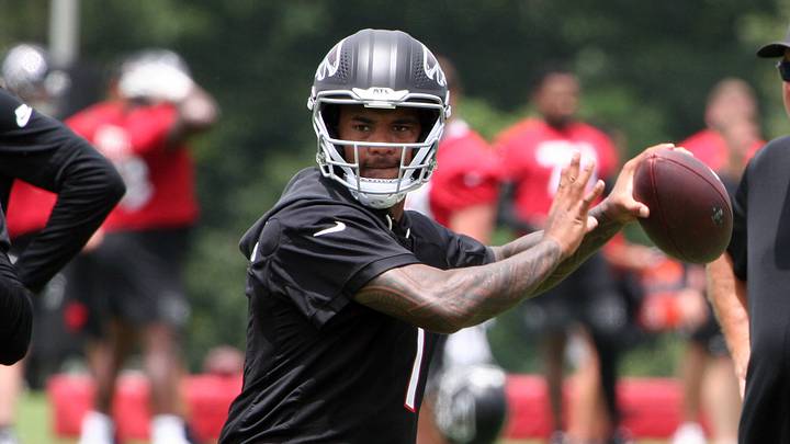 Tua Tagovaila throws at Atlanta Falcons OTAs Tua Tagovaila throws at Atlanta Falcons OTAs