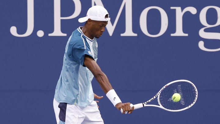 Aug 28, 2023; Flushing, NY, USA; Chris Eubanks of the United States hits a backhand against Soonwoo Kwon of Korea (not pictured) on day one of the 2023 US Open at the Billie Jean King National Tennis Center. Mandatory Credit: Geoff Burke-USA TODAY Sports Aug 28, 2023; Flushing, NY, USA; Chris Eubanks of the United States hits a backhand against Soonwoo Kwon of Korea (not pictured) on day one of the 2023 US Open at the Billie Jean King National Tennis Center. Mandatory Credit: Geoff Burke-USA TODAY Sports