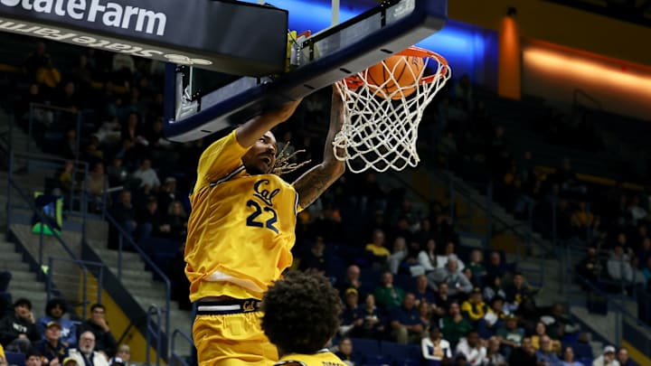 Chris Bell dunks against Sacramento State