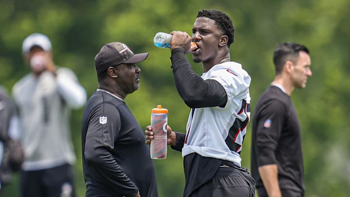 Jun 11, 2025; Atlanta, GA, USA; Atlanta Falcons linebacker James Pearce Jr. (27) takes a drink on the field during Minicamp practice at Children's Healthcare of Atlanta Training Ground. Mandatory Credit: Dale Zanine-Imagn Images