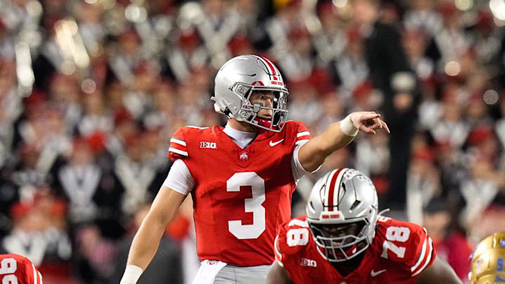 Ohio State Buckeyes quarterback Lincoln Kienholz (3) speaks to his teammates in the second half of the NCAA college football game at Ohio Stadium on Saturday, Nov. 15, 2025 in Columbus, Ohio.