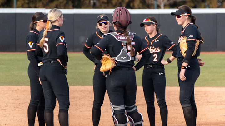 The Virginia Tech infield huddles around the circle.