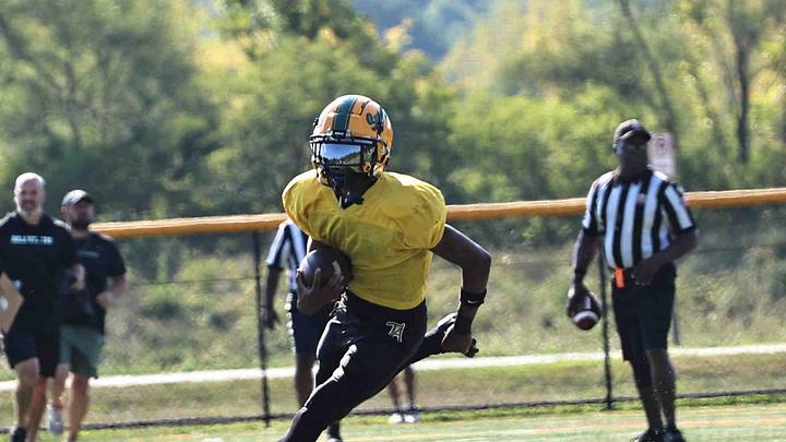 Taft quarterback Monsanna Torbert (1) runs the ball during their scrimmage against Anderson Friday, Aug. 9, 2024.