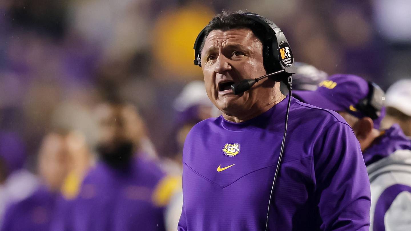 College Football World Reacts to Ed Orgeron Returning to LSU