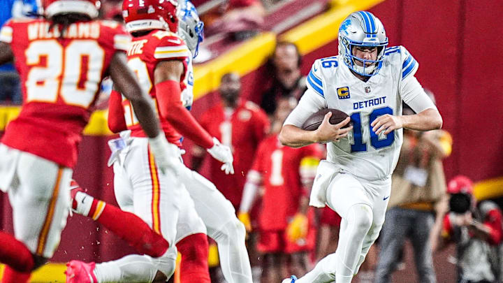 Detroit Lions quarterback Jared Goff (16) keeps the ball for a run against Kansas City Chiefs during the first half at Arrowhead Stadium in Kansas City, Missouri on Sunday, Oct. 12, 2025.