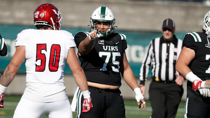 D'Angalo Titialii is one of 10 springtime UW portal pick-ups, coming from Portland State. D'Angalo Titialii is one of 10 springtime UW portal pick-ups, coming from Portland State.