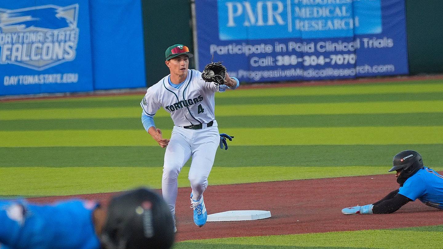Tyson Lewis, prospect dei Reds, in campo durante un match a Daytona Tortugas