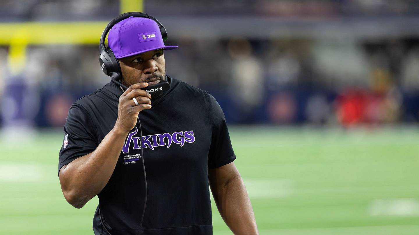 Matthew Coller's Mailbag: Flores' Scheme, Jordan Mason's Absence and More Vikings Questions for Week 2
