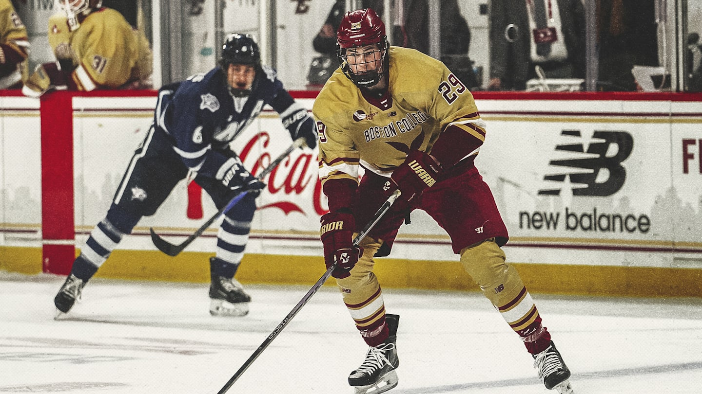 Letourneau's Three Points Sends No. 15 BC Men's Hockey Past New Hampshire 5-2