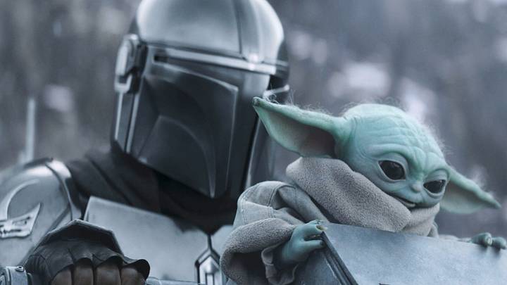 (L-R) The Mandalorian and Grogu in Lucasfilm's THE MANDALORIAN AND GROGU. 