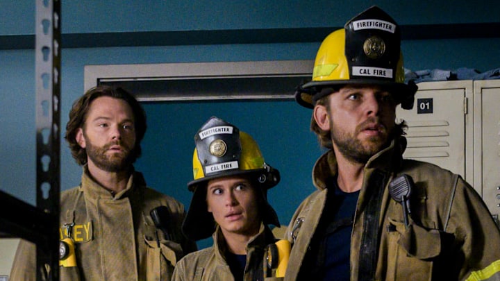 “False Alarm” – Station 42 responds to a false alarm call that escalates into a dangerous hostage situation, on FIRE COUNTRY, Friday, Dec. 6 (9:00-10:00 PM, ET/PT) on the CBS Television Network, and streaming on Paramount+ (live and on-demand for Paramount+ with SHOWTIME subscribers, or on-demand for Paramount+ Essential subscribers the day after the episode airs)*. Jared Padalecki guest stars as Camden, a SoCal firefighter who immediately recognizes Bode’s raw talent.