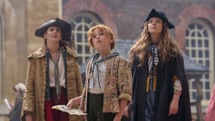 (L-R): Louisa Harland as Nell Jackson, Florence Keen as George Trotter, and Bo Bragason as Roxy Trotter in Disney's RENEGADE NELL, Season 1, exclusively on Disney+. Photo by Robert Viglasky. © 2024 Disney Enterprises, Inc. All Rights Reserved.