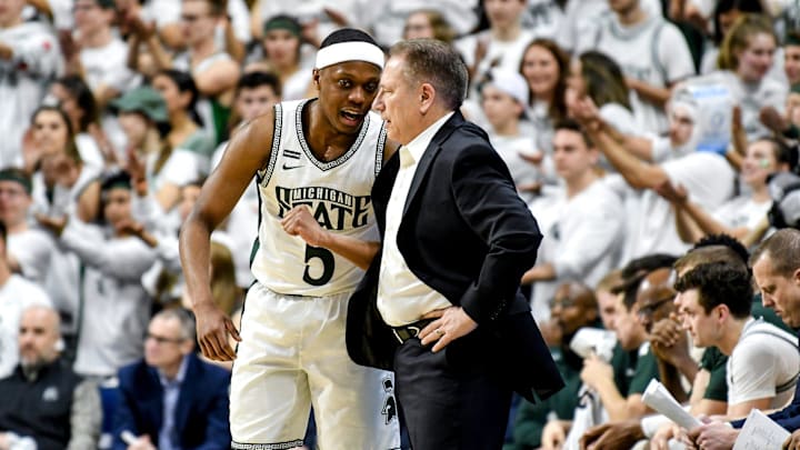 Michigan State's Cassius Winston, left, talks with head coach Tom Izzo during the first half on
