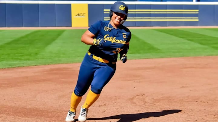 Cal Bears Tianna Bell running after home run