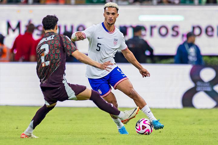 Antonee Robinson Antonee Robinson
