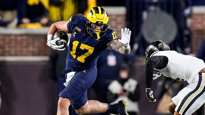 Michigan tight end Marlin Klein (17) makes a catch against Purdue defensive back Hudauri Hines (4) during the second half at Michigan Stadium in Ann Arbor on Saturday, November 1, 2025.