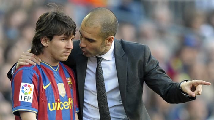 Barcelona's coach Pep Guardiola (R) talk