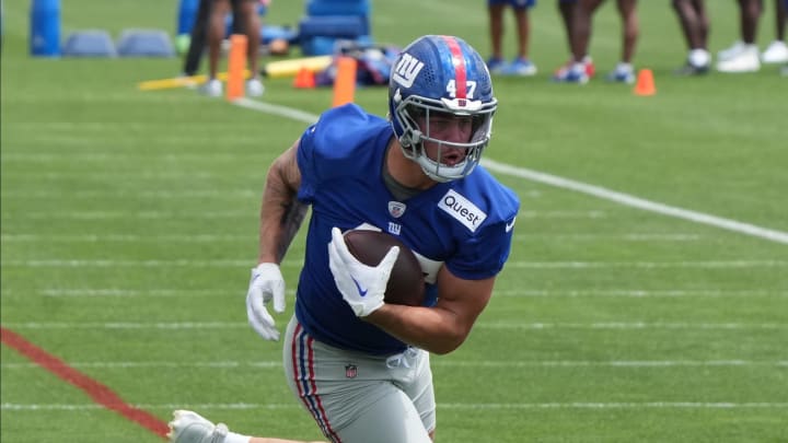 New York Giants tight end Theo Johnson runs a route during mandatory minicamp at the team's practice facility in East Rutherford, NJ.