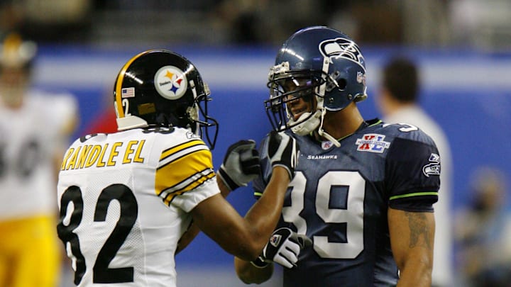 Feb 5, 2006; Detroit, MI, USA;  Pittsburgh Steelers wide receiver Antwaan Randle El talks with Seattle Seahawks running back Josh Scobey before the start of Super Bowl XL between the Seattle Seahawks and the Pittsburgh Steelers at Ford Field.   Mandatory Credit: John David Mercer-Imagn Images Copyright © 2006 John David Mercer