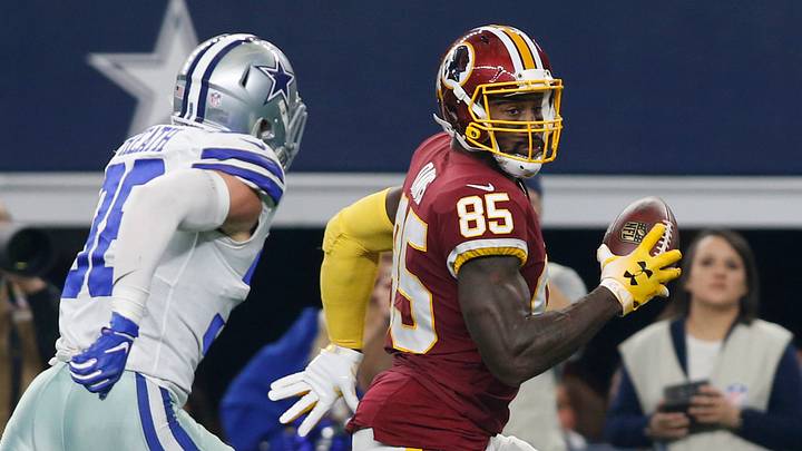 Nov 22, 2018; Arlington, TX, USA; Washington Redskins tight end Vernon Davis (85) runs for a touchdown against Dallas Cowboys strong safety Jeff Heath (38) in the second quarter at AT&T Stadium. Mandatory Credit: Tim Heitman-USA TODAY Sports Nov 22, 2018; Arlington, TX, USA; Washington Redskins tight end Vernon Davis (85) runs for a touchdown against Dallas Cowboys strong safety Jeff Heath (38) in the second quarter at AT&T Stadium. Mandatory Credit: Tim Heitman-USA TODAY Sports